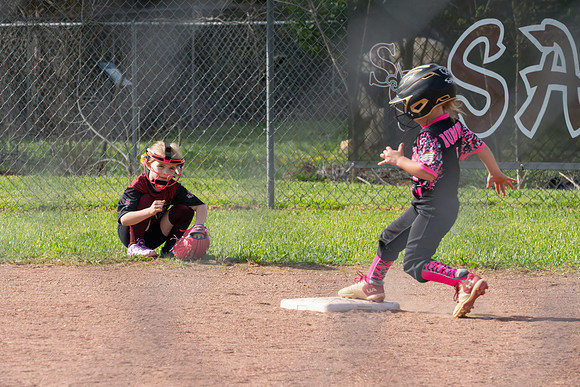 RoseFirstSoftballGame040525_04