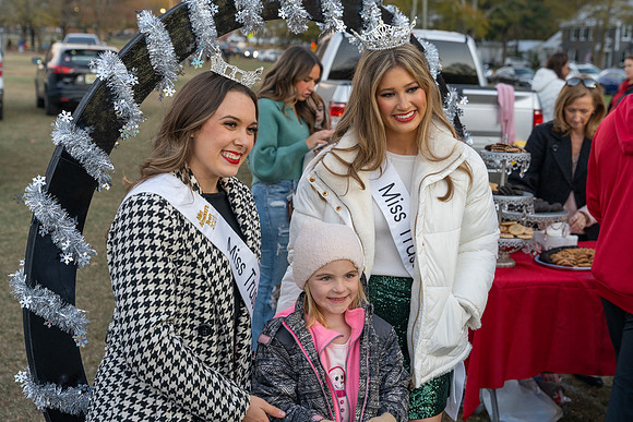 TrussvilleTreeLighting_2024_04